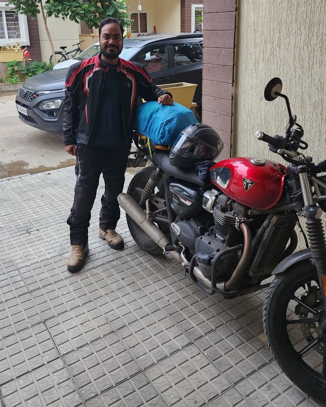 Picture of myself and the bike in Hyderabad { w: 600, h: 300 }