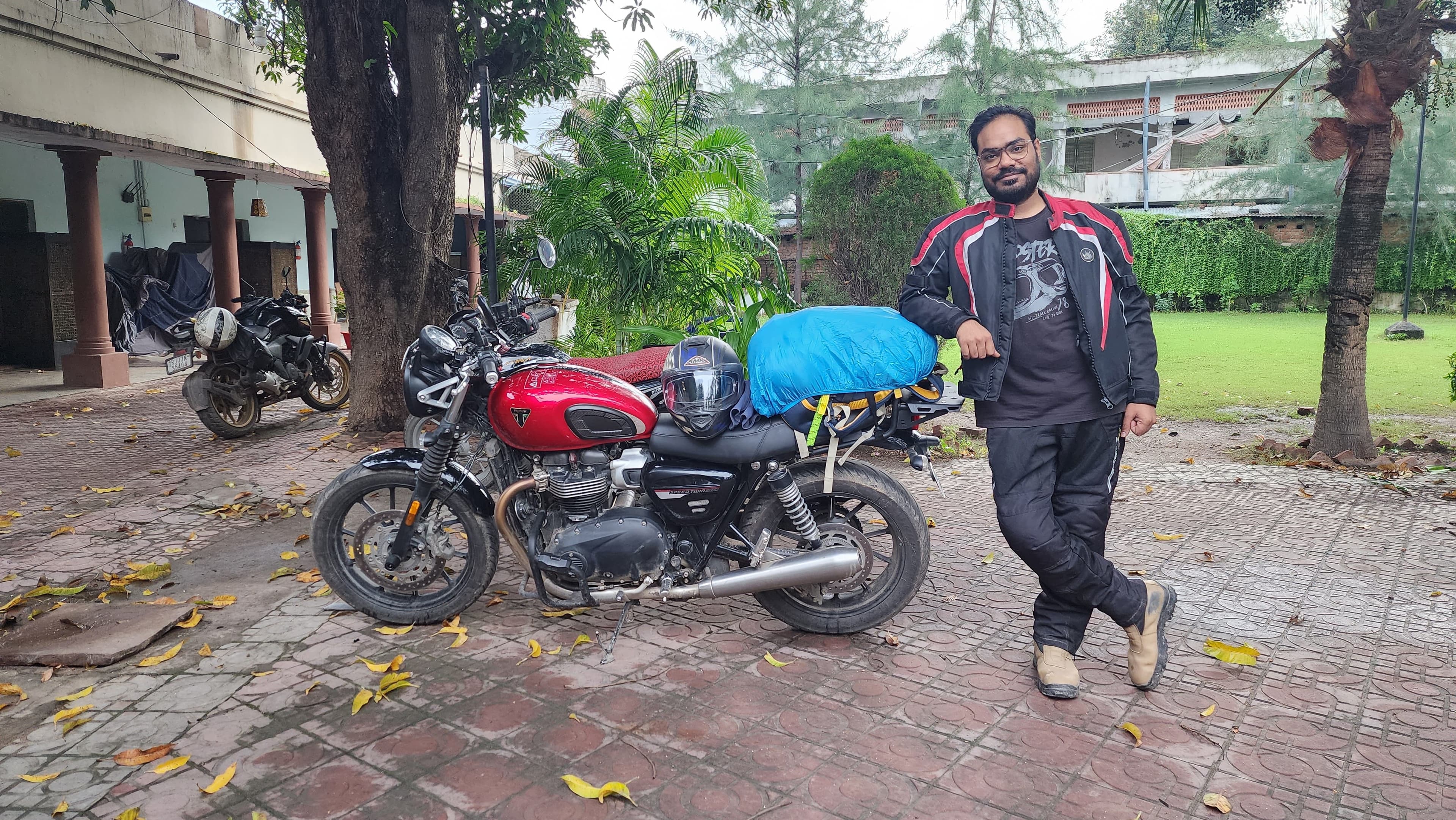 Picture of myself and the bike in Jhansi { w: 600, h: 300 }