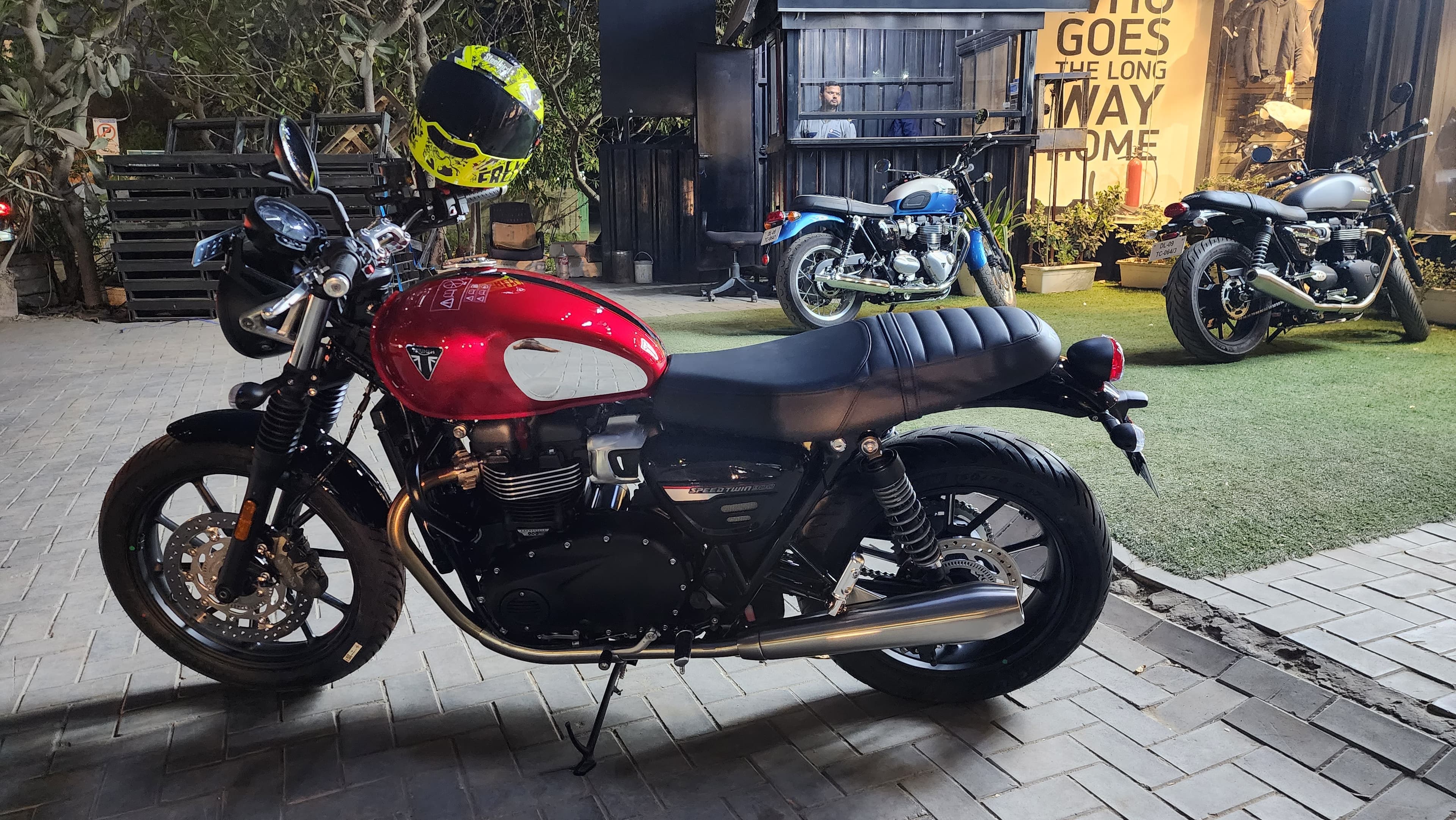 First look at the Speed Twin 900 in Red Hopper { w: 600, h: 400 }