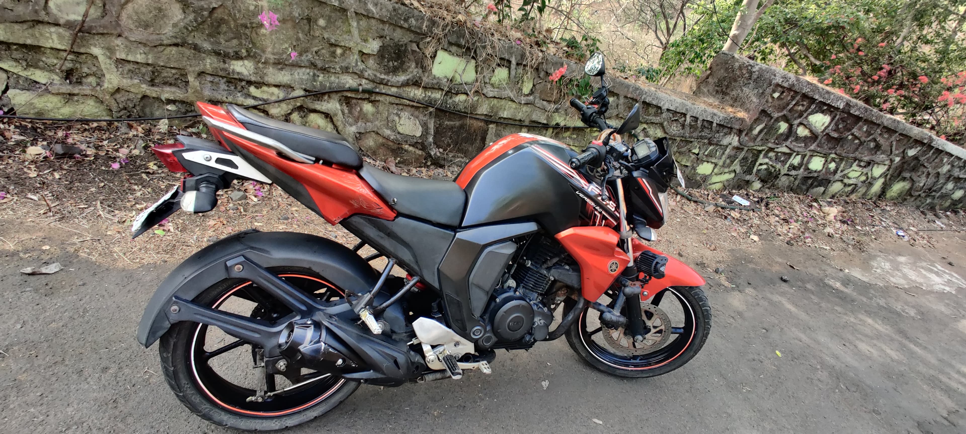 My old Yamaha FZ-S 2.0 { w: 600, h: 400 }